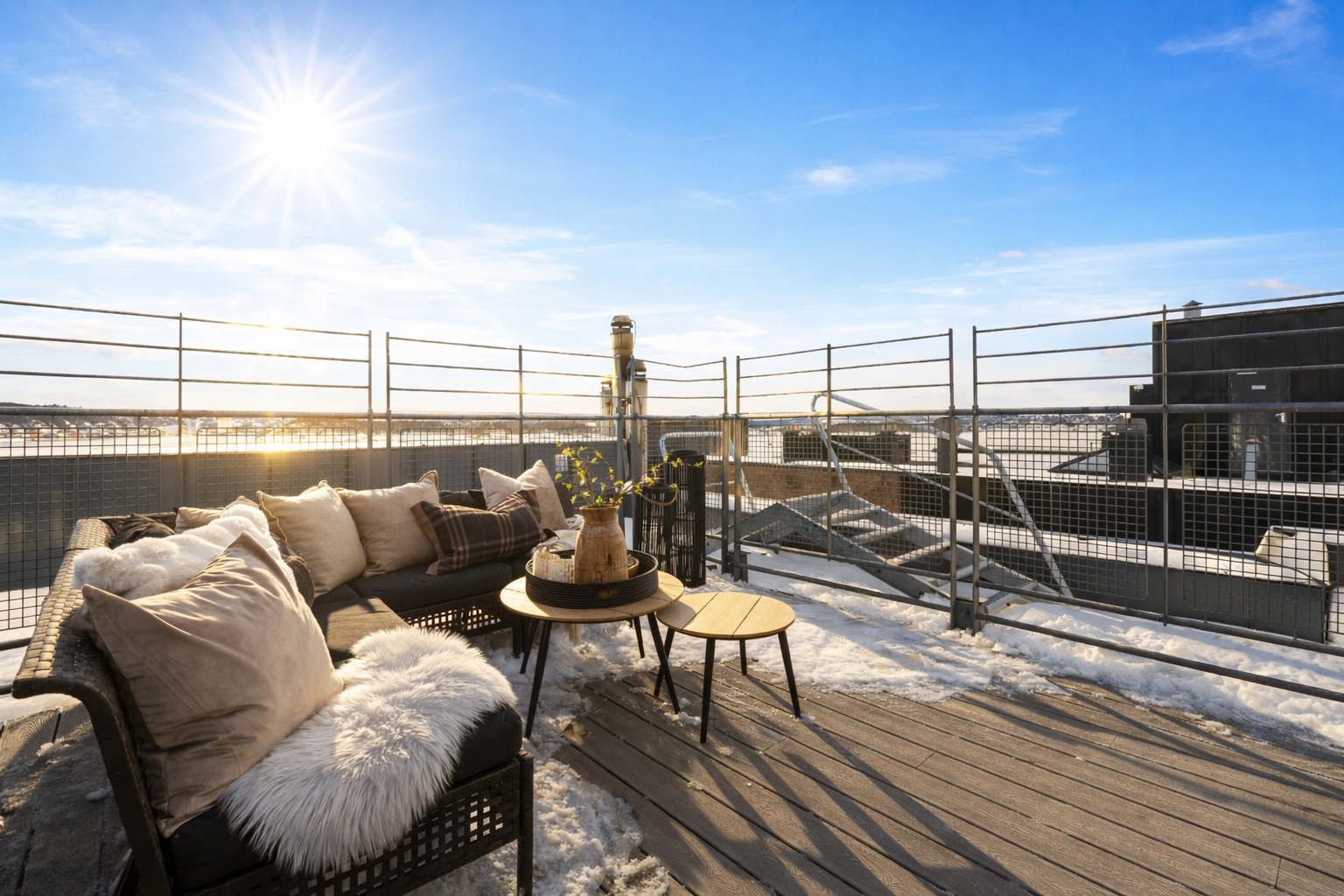 Fra takterrassen har du utsikt mot Akershus Festning, Ekeberg, Hovedøya og innseilingen til Oslo. Galleribilde