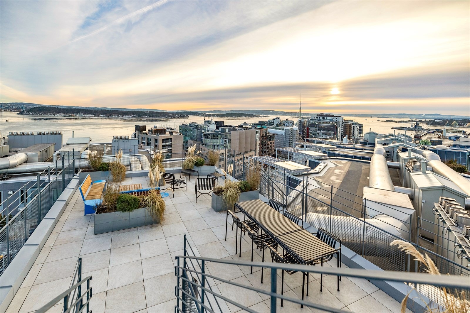 Det er tilgang til flere felles takterrasser. Galleribilde