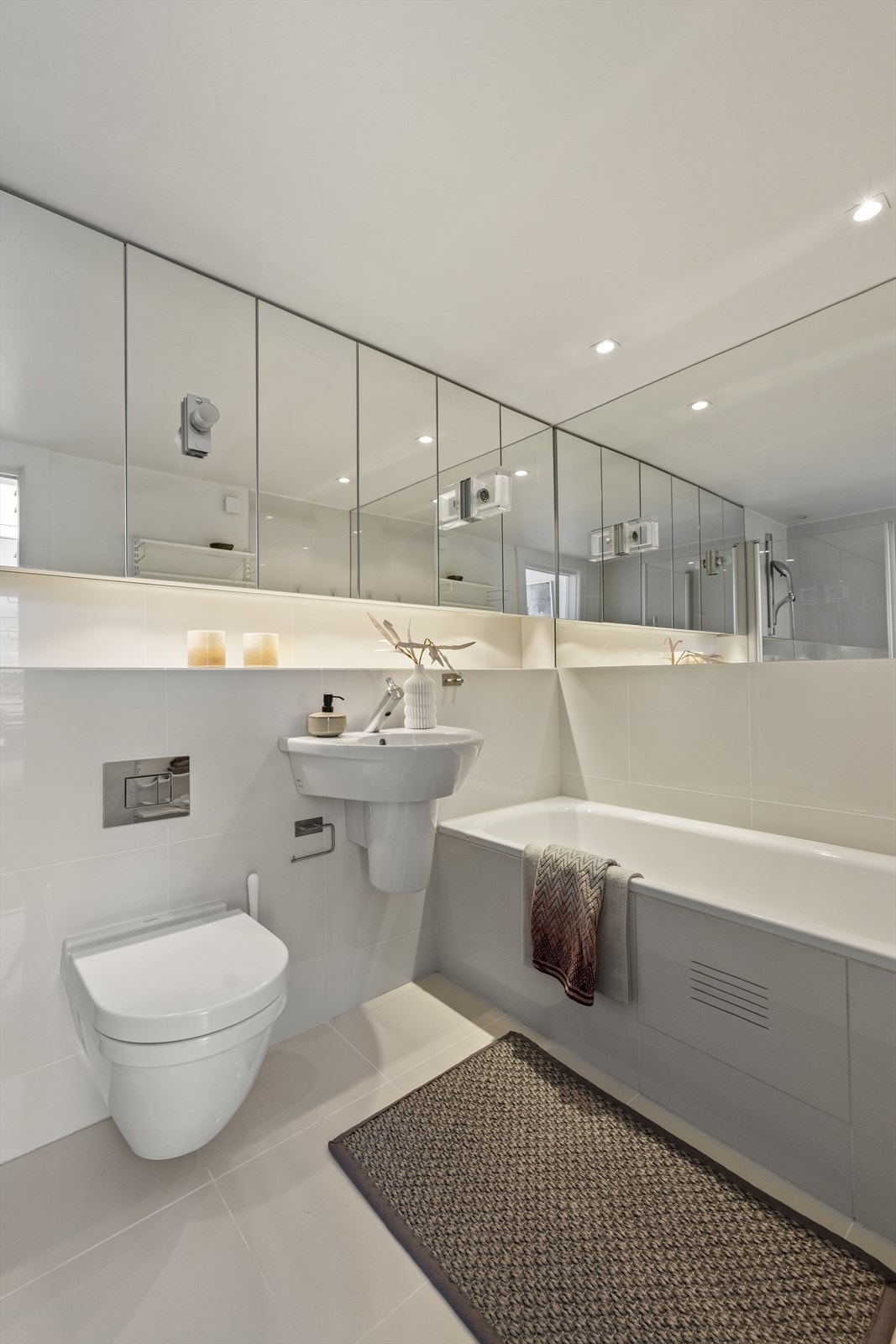 Fra hovedsoverommet er det direkte adkomst til bad. Galleribilde