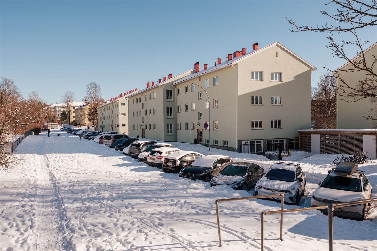 Beliggenheten i en rolig blindvei gir lite gjennomgangstrafikk og et fredelig bomiljø. Galleribilde