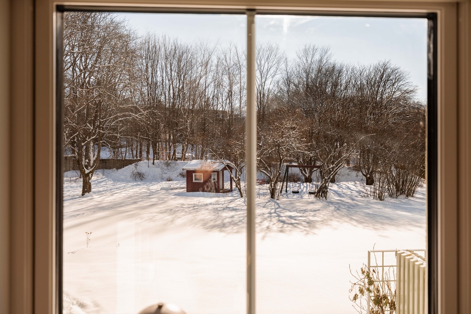 Fra leiligheten er det flott utsyn mot borettslagets rolige og grønne fellesarealer. Galleribilde