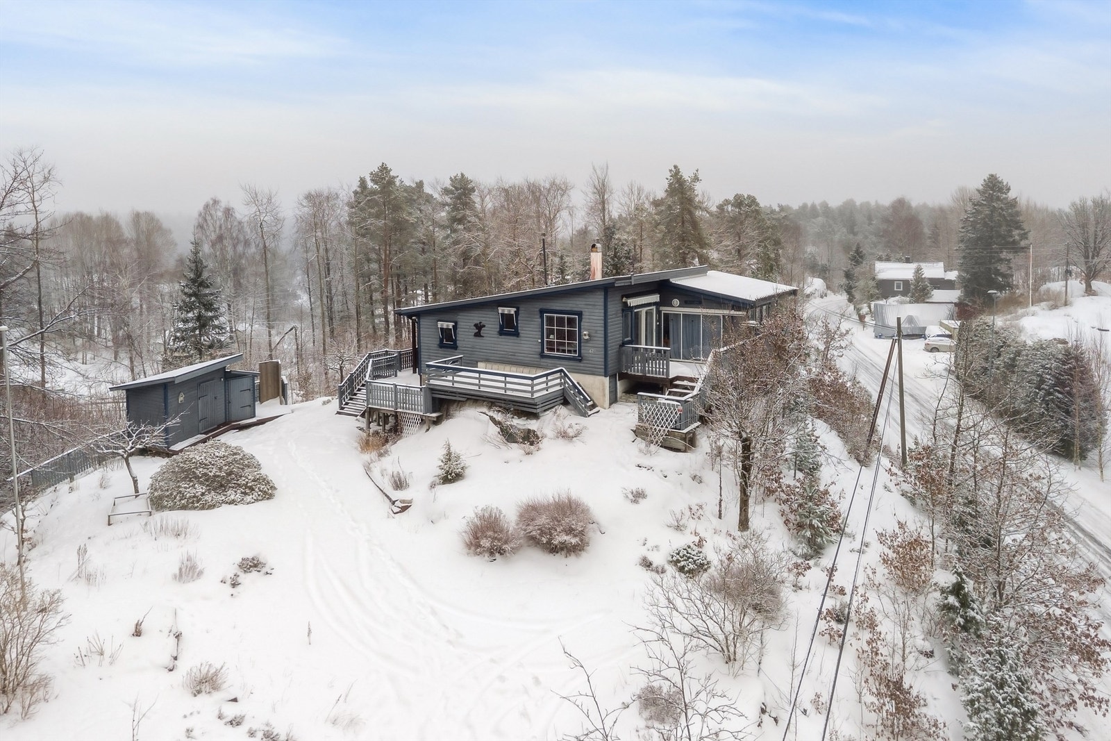 GRØNN OASE: Her er det skog og grønt på alle kanter når sommeren kommer. Galleribilde