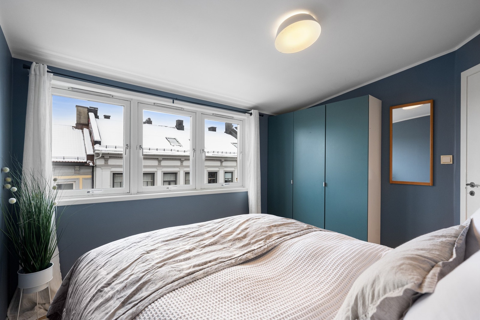 Hovedsoverom med garderobeskap. Galleribilde