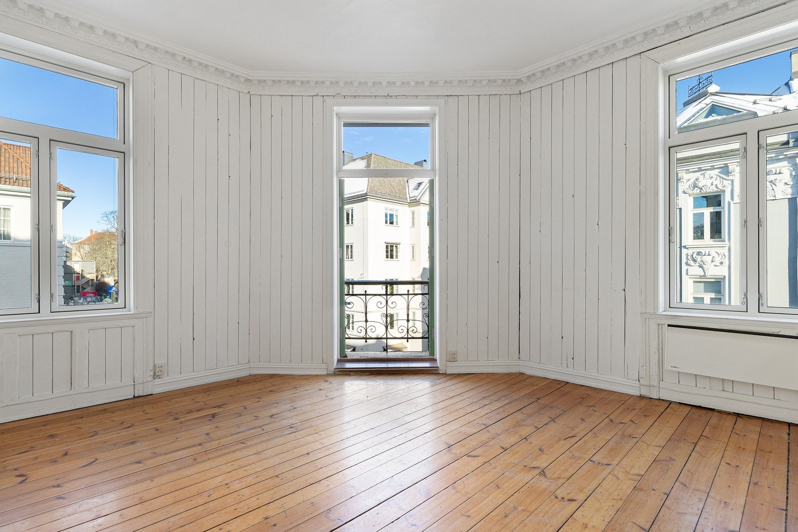 Fra stuen er det adkomst til en trivelig balkong. Galleribilde