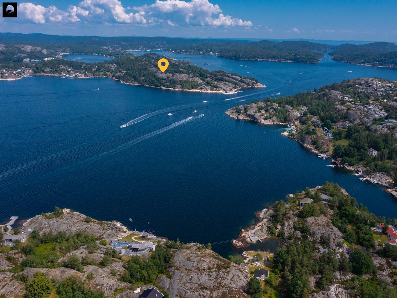 Kragerø skjærgård - dronebilde med tomtefeltet markert Galleribilde