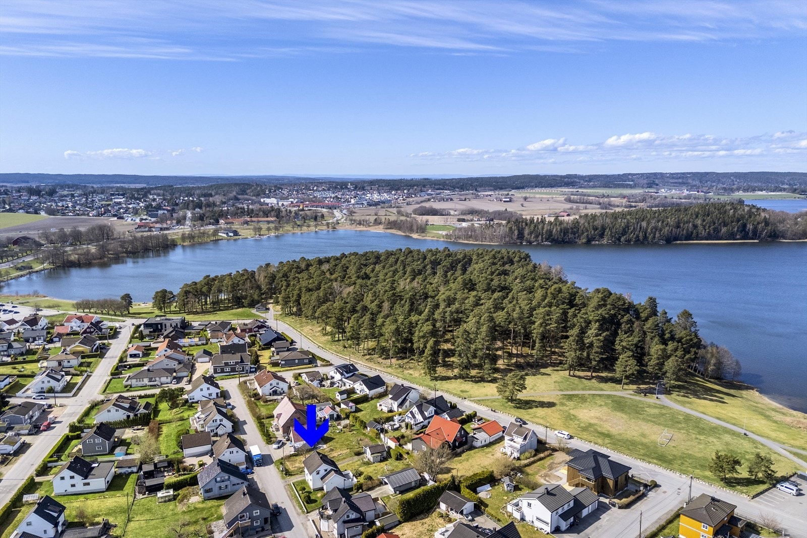Idylliske omgivelser i nabolaget ved Tunevannet Galleribilde