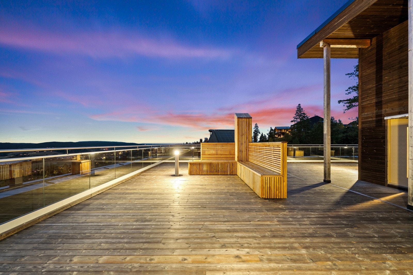 Stor felles takterrasse med panoramautsikt. Galleribilde