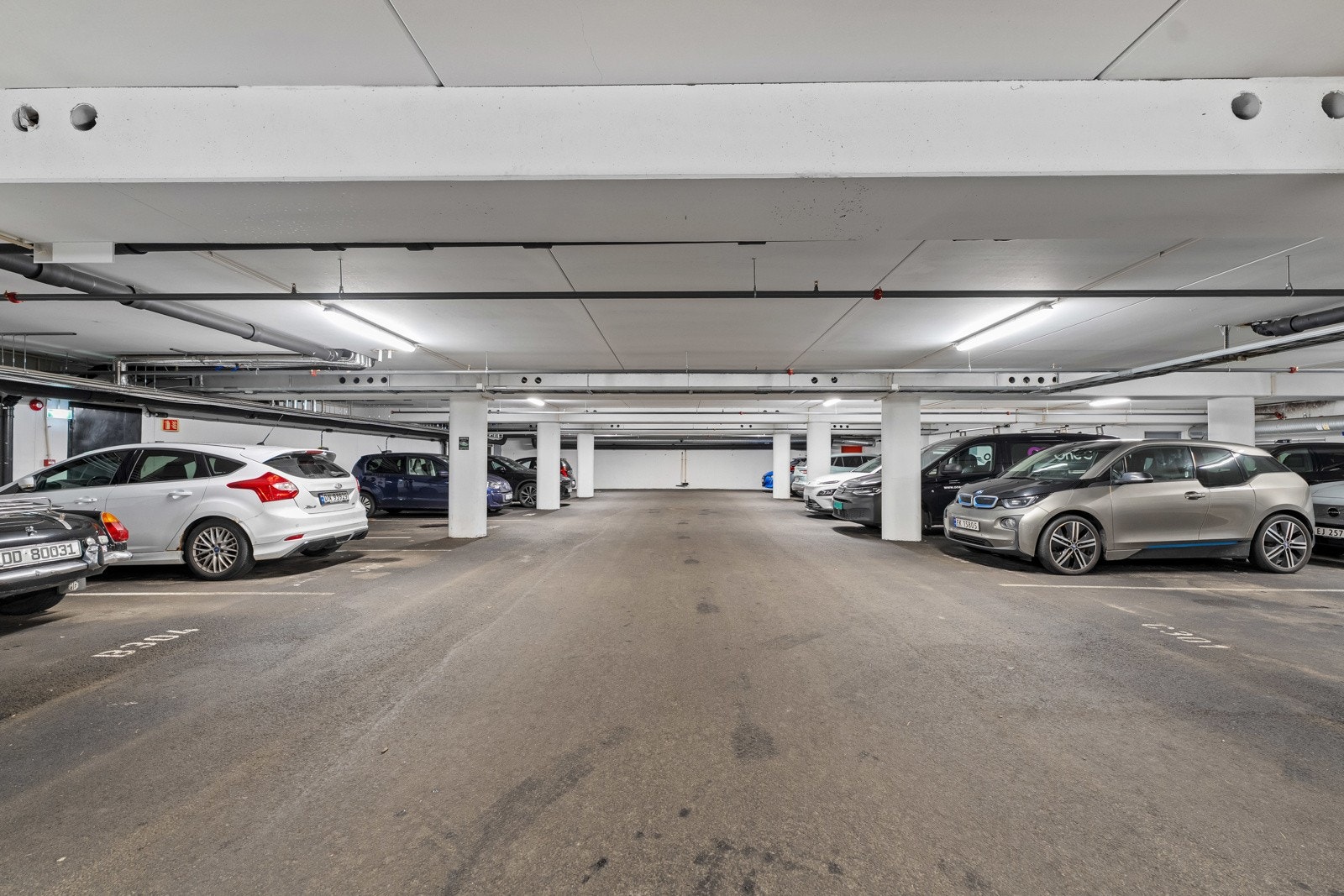 Garasjeplass medfølger. Galleribilde