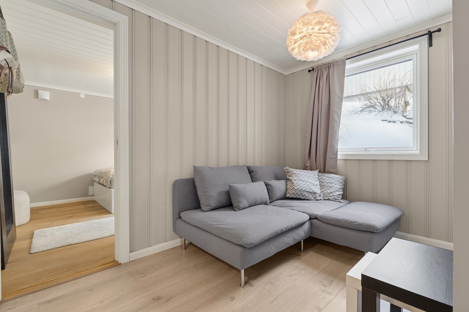 I underetasjen finner du en romslig TV-stue, en fin ekstra sone i boligen. Galleribilde