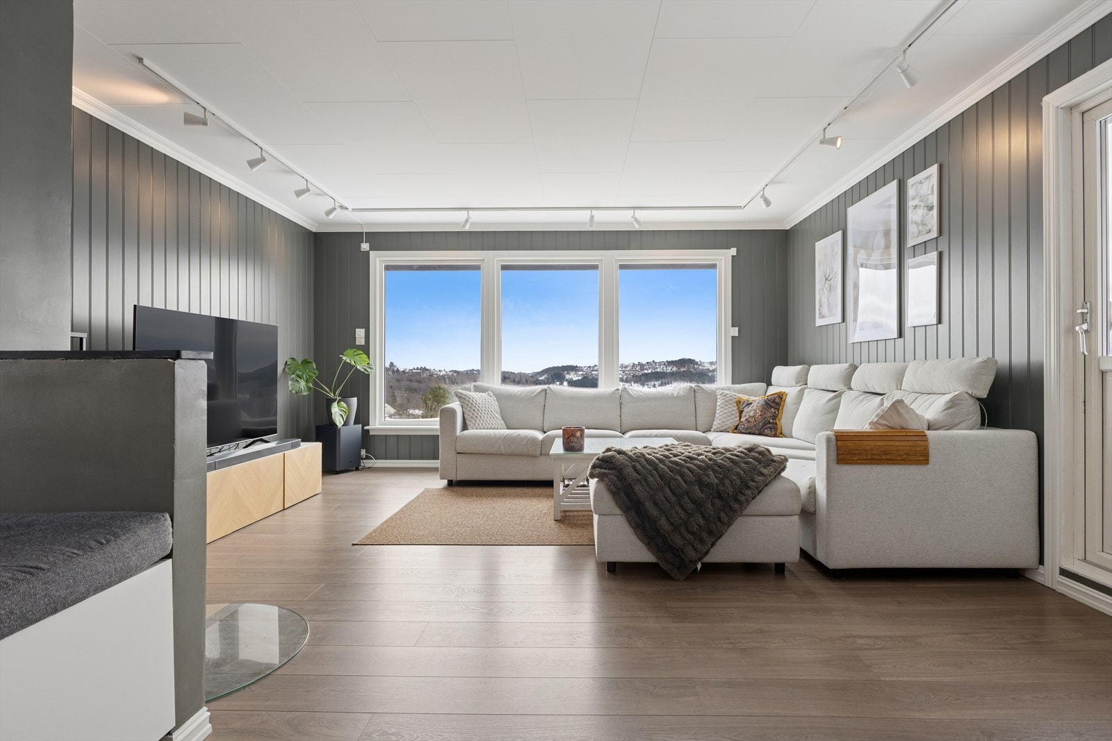 Utgang til stor veranda på 35 m². Galleribilde