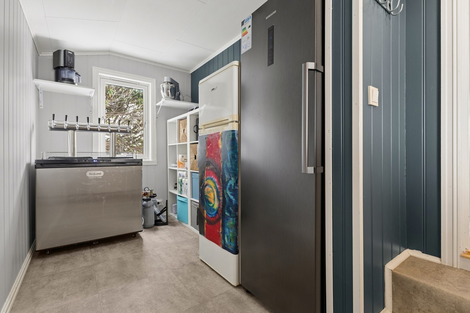 Innvendig bod med god plass til ekstra oppbevaring. Galleribilde