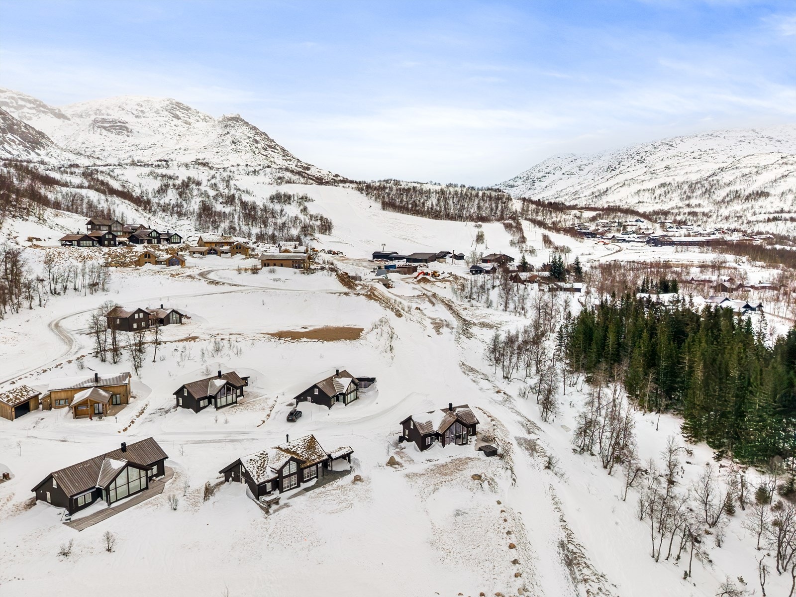 Flott beliggenhet i et nyere hyttefelt like nedenfor skianlegget på Fidjeland. Galleribilde