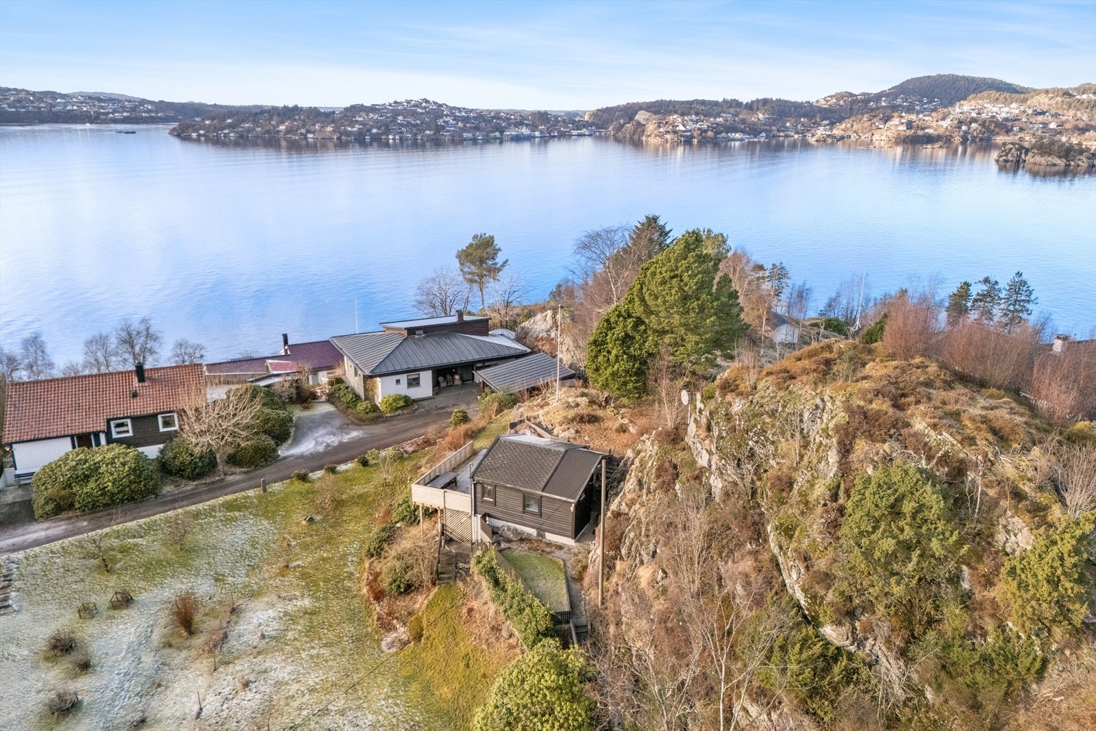 Utsikt mot Hjelteskjæret og over mot Hjelteryggen. Galleribilde