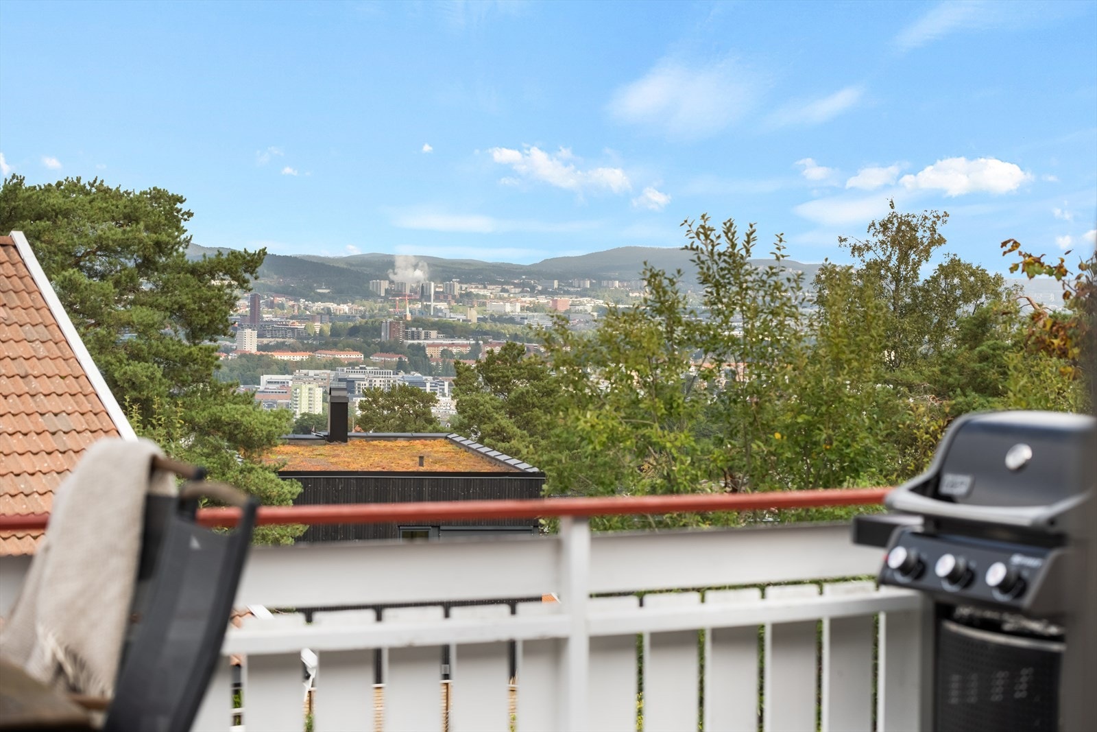 Terrassen har åpen og herlig utsikt. Galleribilde