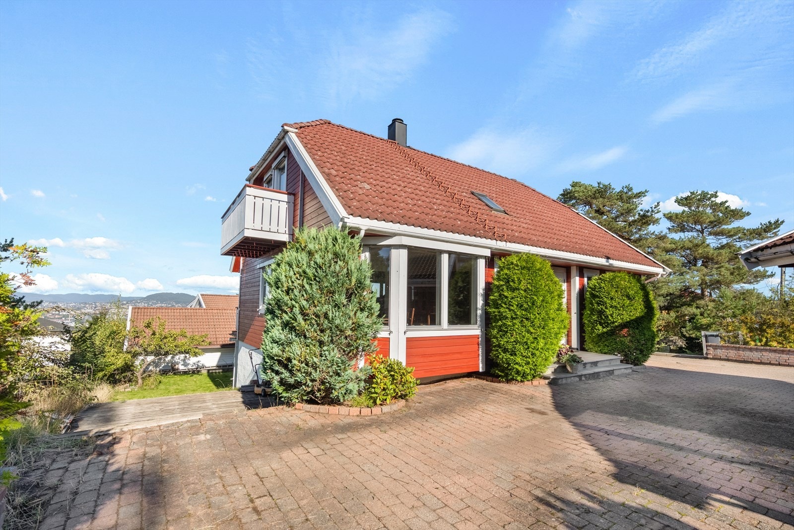 Enebolig oppført i 1995 på toppen av Ekeberg. Galleribilde