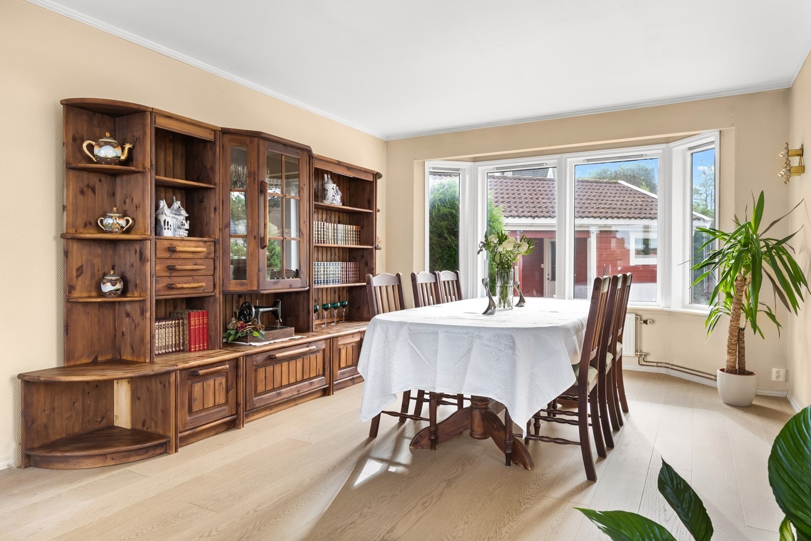 Hyggelig og skjermet spiseavdeling - her er det god plass til både venner og familie. Galleribilde