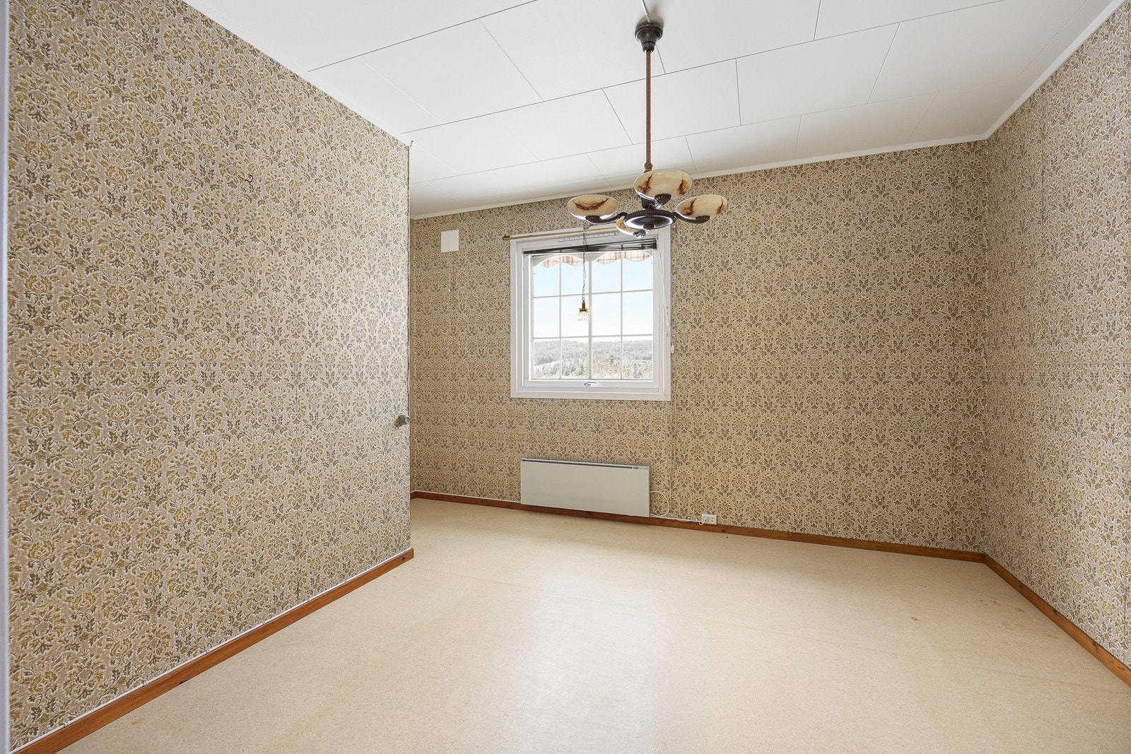 Det er tre gode soverom i eneboligen, og alle ligger samlet i en egen, adskilt del av huset. Galleribilde