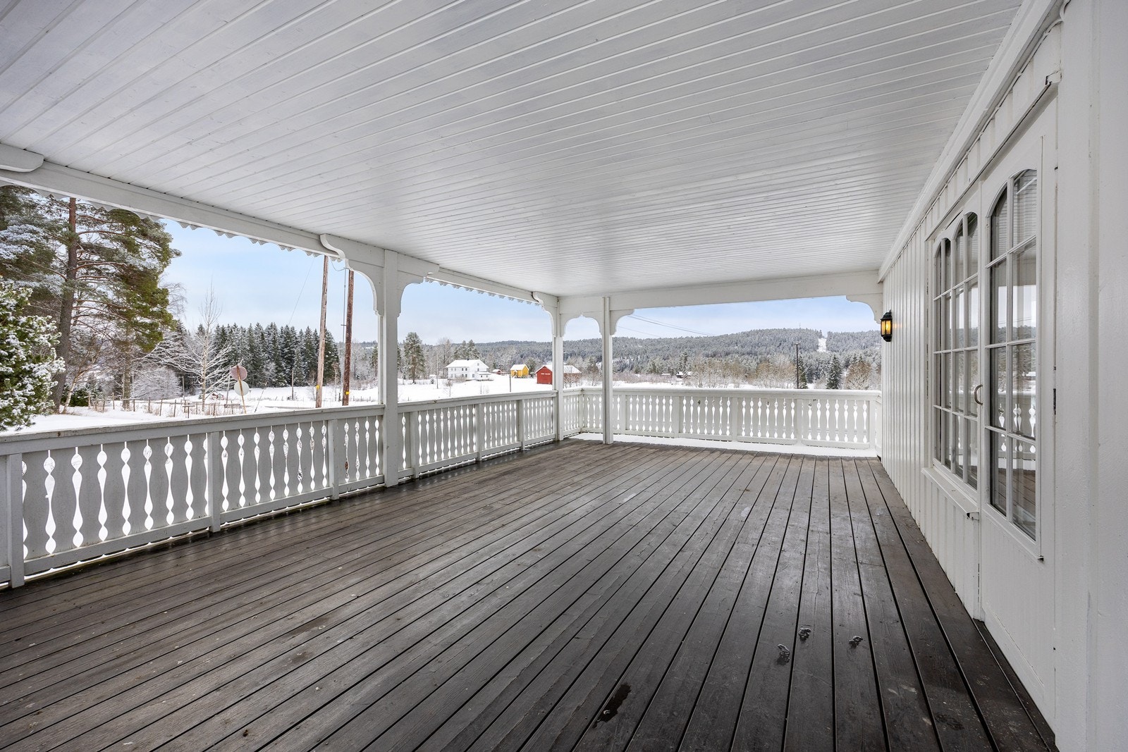 I følge mottatte opplysninger fra kommunen så ligger eiendommen i et område som er berørt av fredningsvedtak for Vestre Fuglemosen Naturreservat, samt i et område som er berørt av kommunens kulturminneplan. Galleribilde