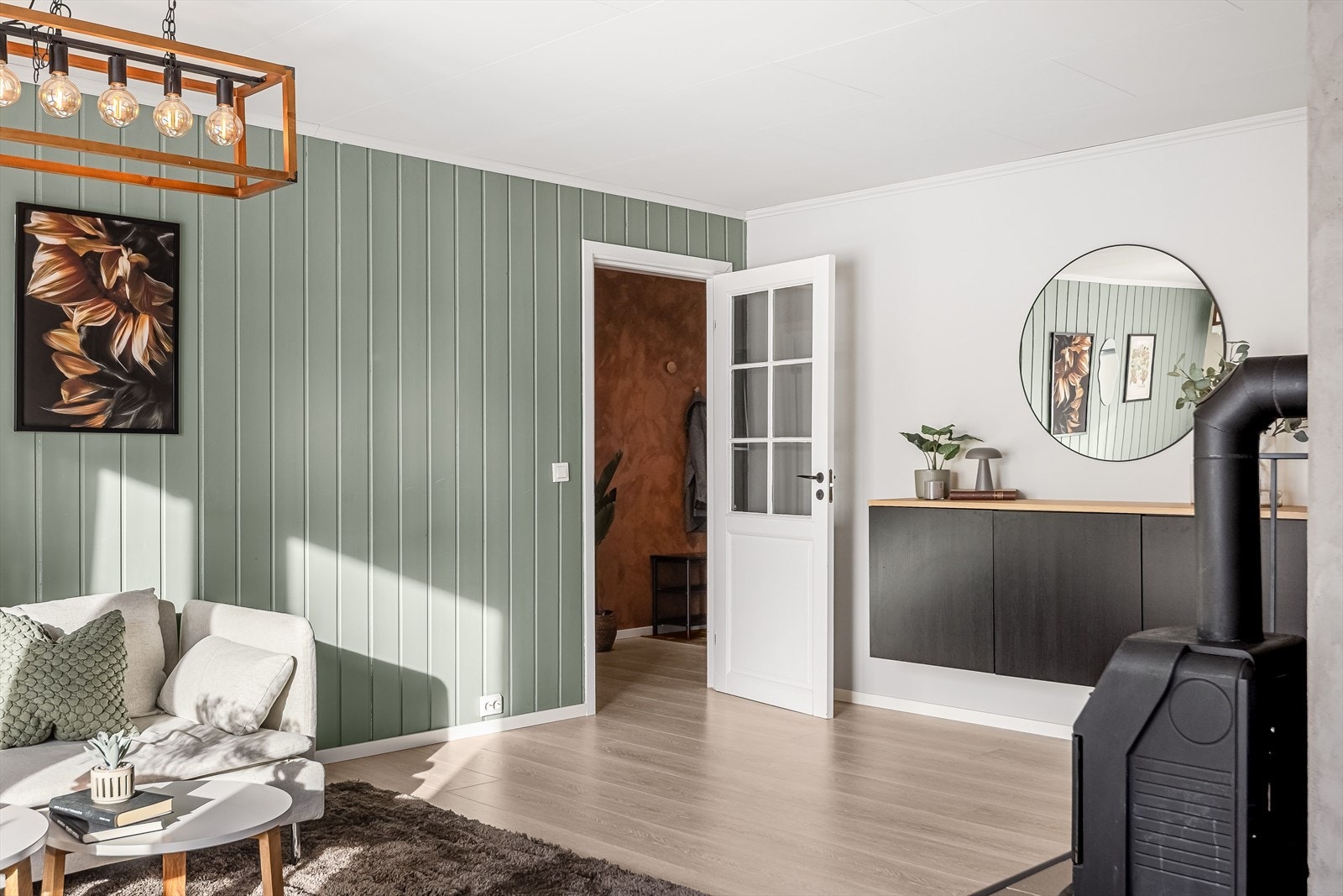 Boligen har hovedsakelig skjult elektrisk anlegg. Det elektriske anlegget ble sist gang kontrollert i 2023, uten pålegg om utbedringer. Galleribilde