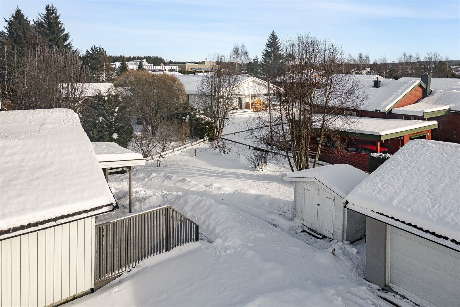 Eiendommen har en fin beliggenhet i et populært og familievennlig område på Søbakken. Galleribilde