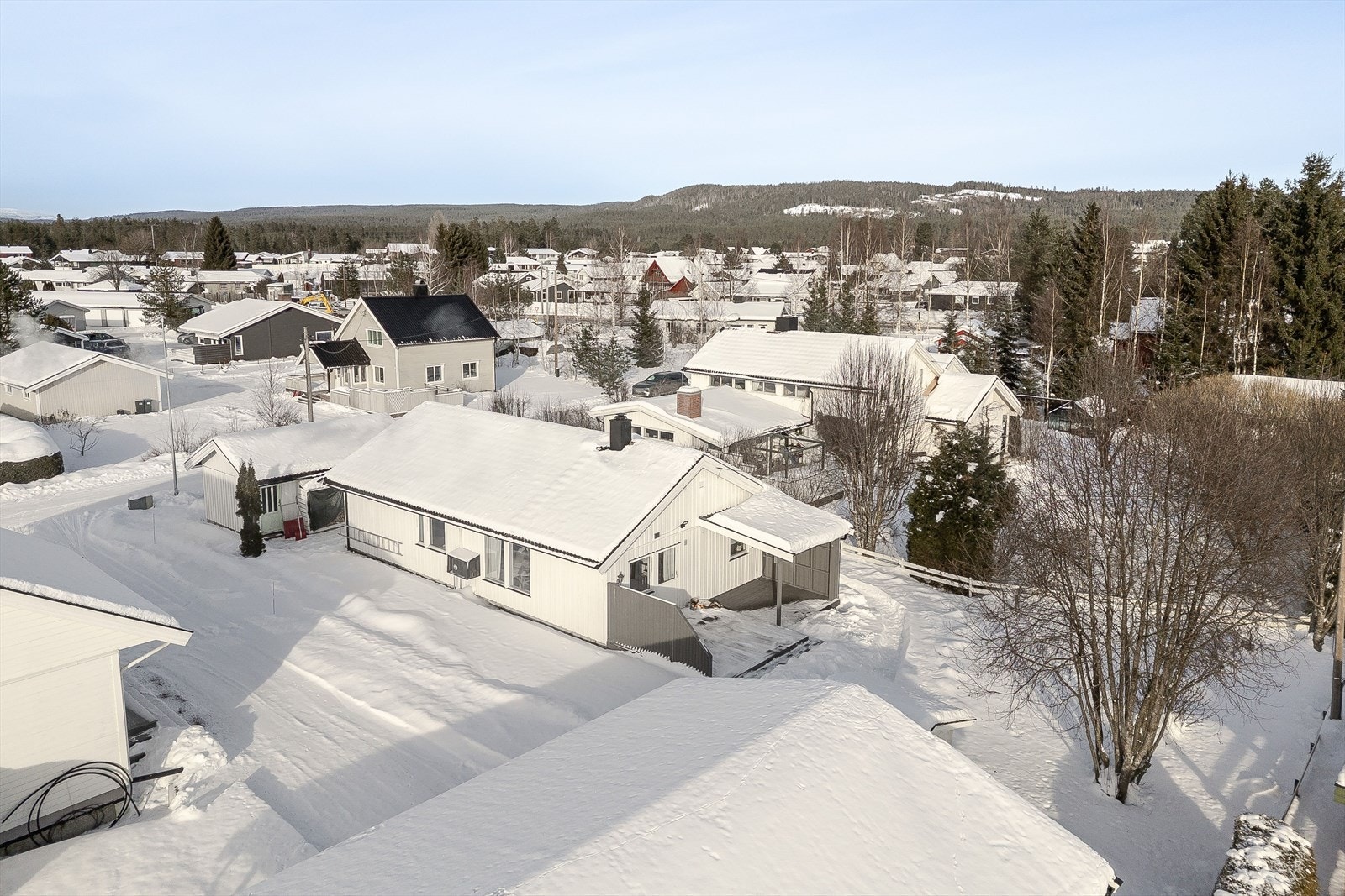 I kort gangavstand unna hjemmet finner du Glomma med bade- og fiskemuligheter, samt barnehage, barneskole og dagligvarebutikk. Galleribilde