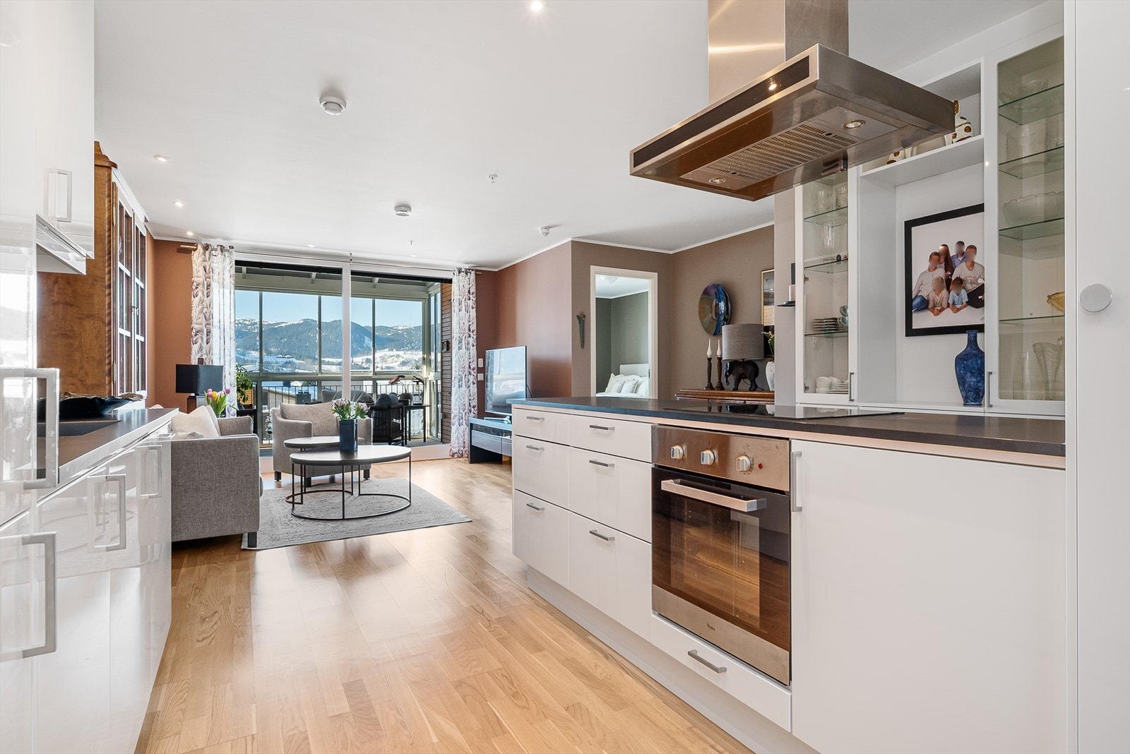 Tidløs kjøkkeninnredning fra Sigdal. Galleribilde