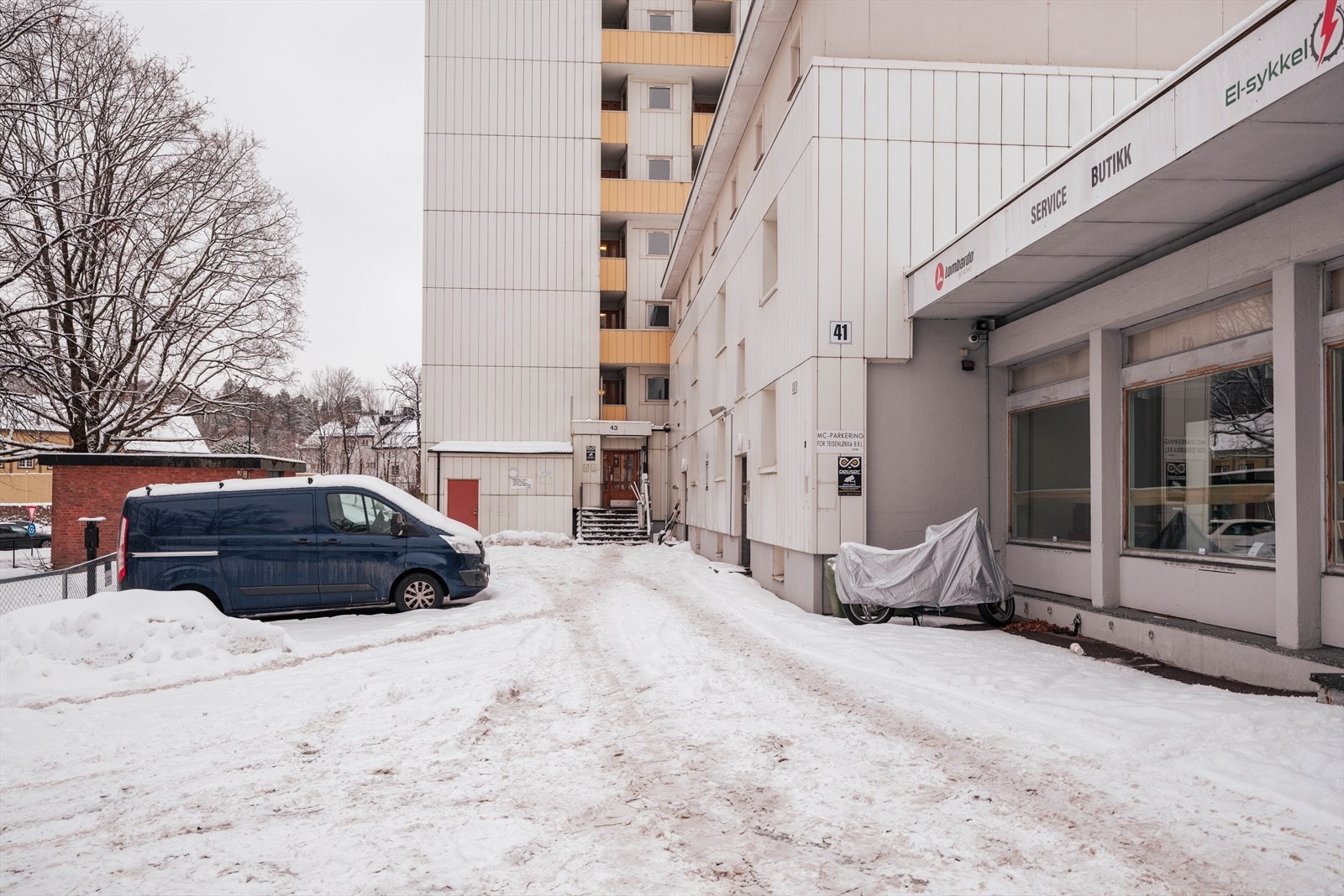 Leiligheten ligger i et veletablert borettslag på Teisen, med en rolig atmosfære. Galleribilde