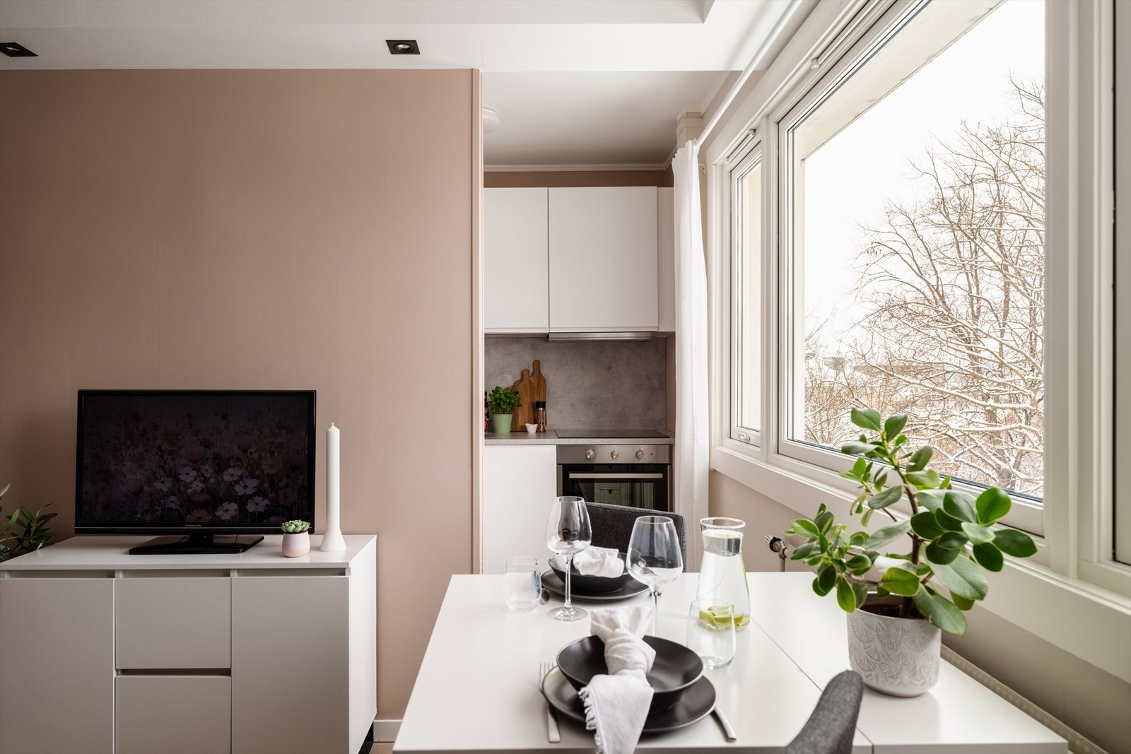 - en lys og moderne ettroms andelsleilighet i 4. etasje, med en rolig og etablert beliggenhet på Teisen. Galleribilde