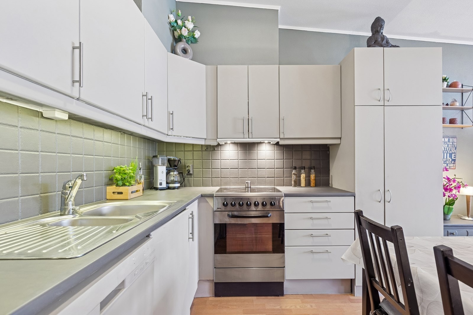 Praktisk og pent kjøkken. Galleribilde