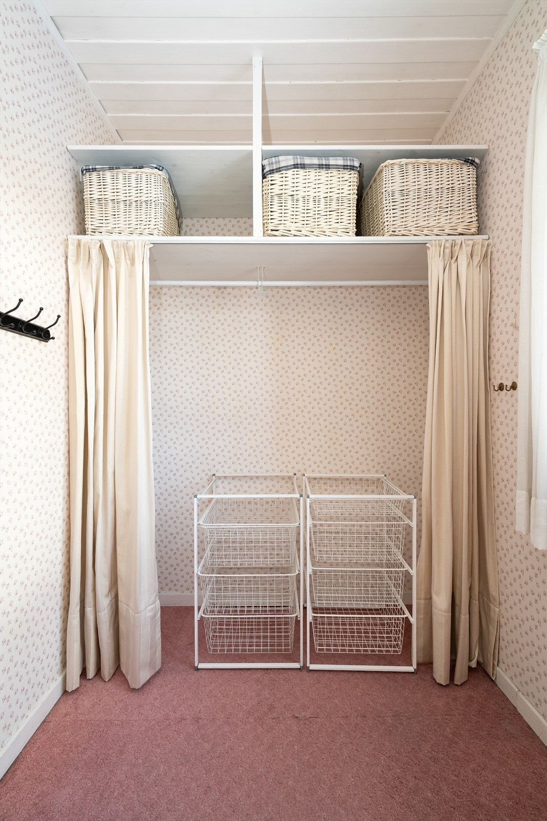 Soverom 4 - Av de fire soverommene er det ene i dag innredet og benyttet som garderoberom. Galleribilde