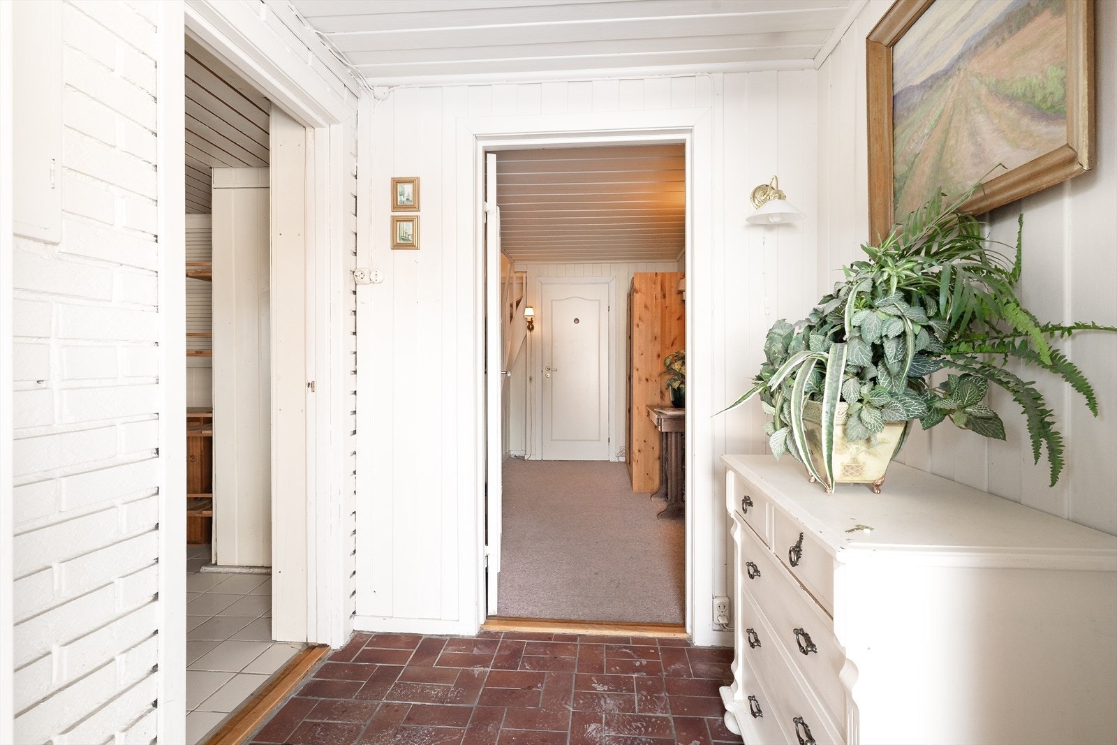 Inn til venstre for yttergangen er det eget vaskerom. Galleribilde