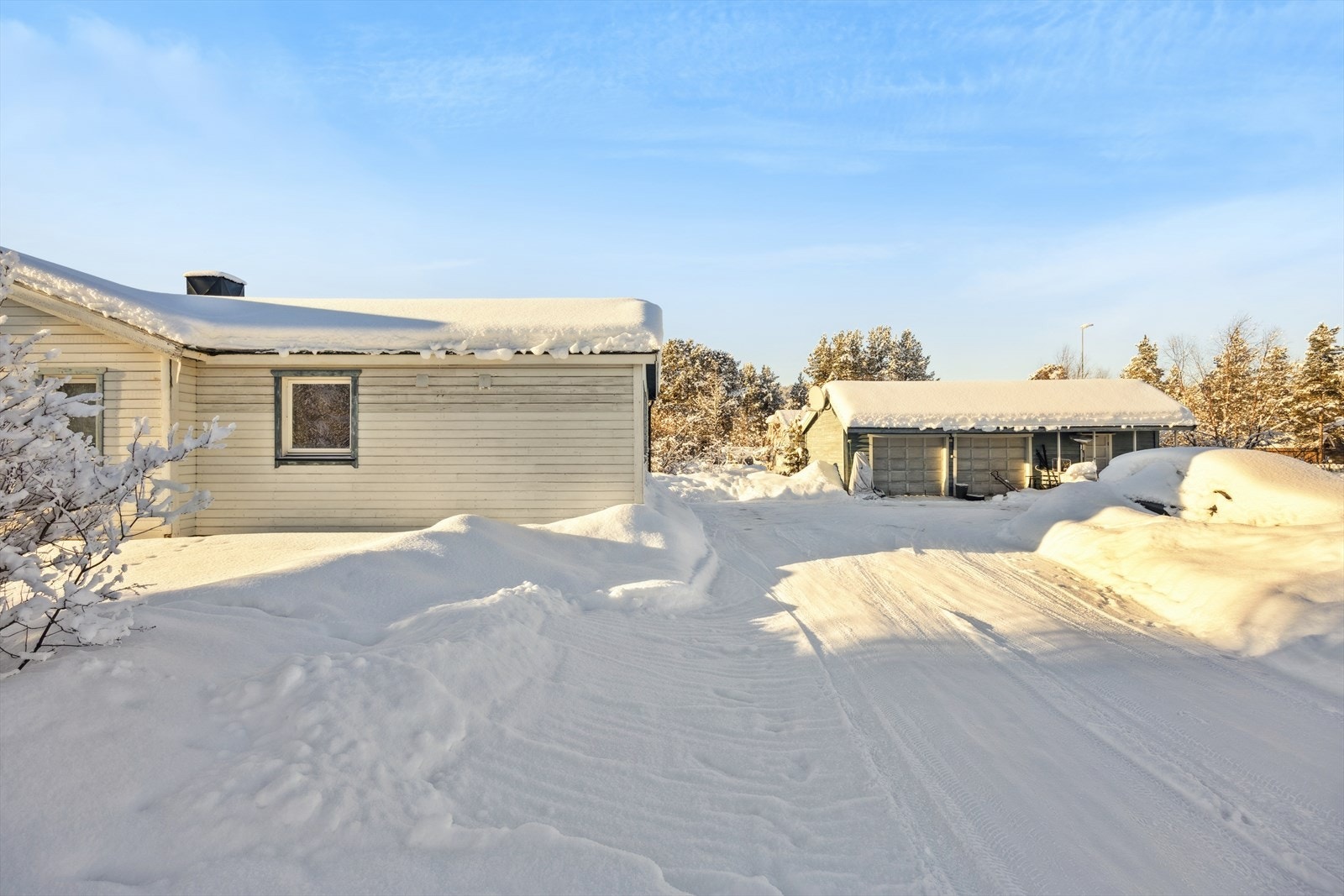 Beahcevárdievvá 2 er en enebolig, beliggende rett ved Karasjok sentrum. Galleribilde