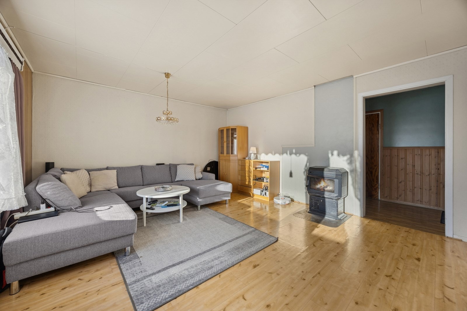 Boligen måler 130 kvm (internt bruksareal) og strekker seg over 2 plan. Galleribilde