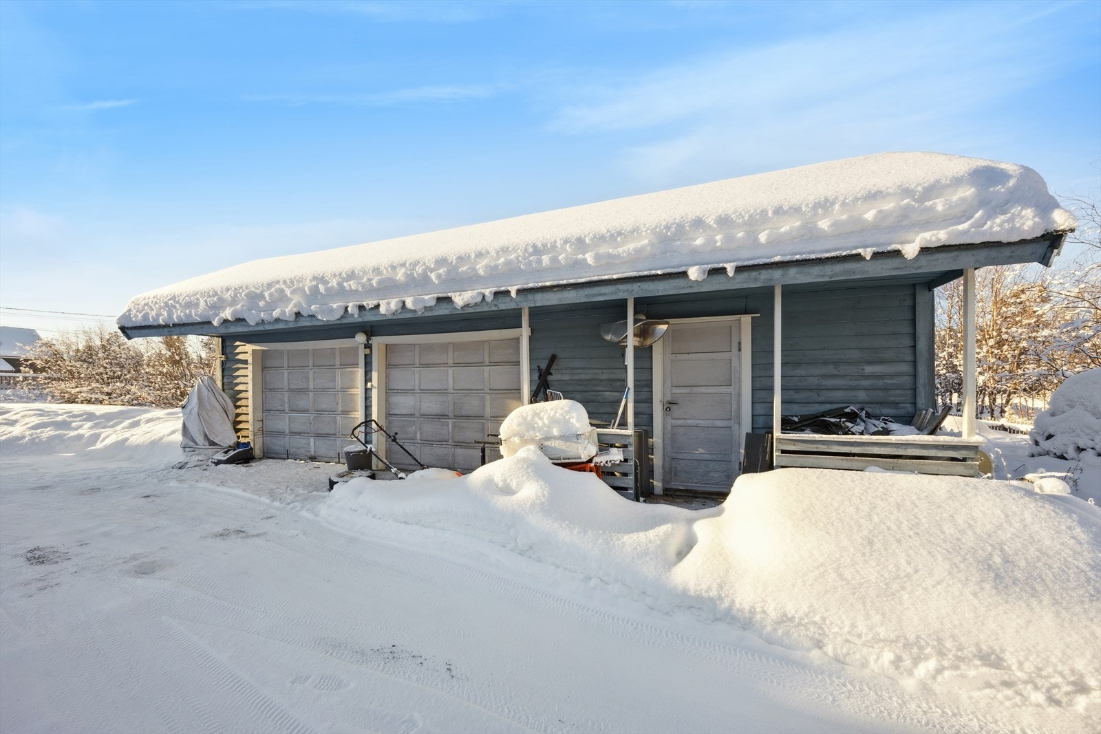Dobbelgarasje med bod på ca. 56 kvm. Galleribilde