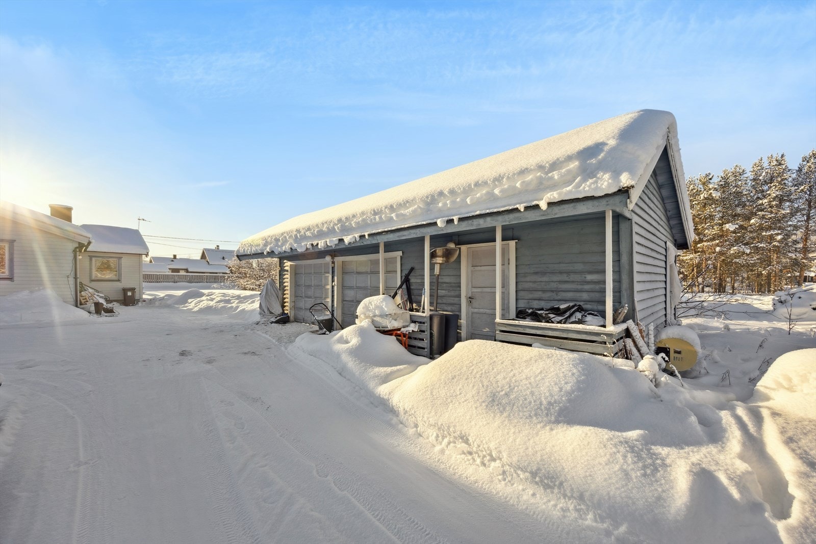 Gode parkeringsmuligheter på egen eiendom og i garasje. Galleribilde