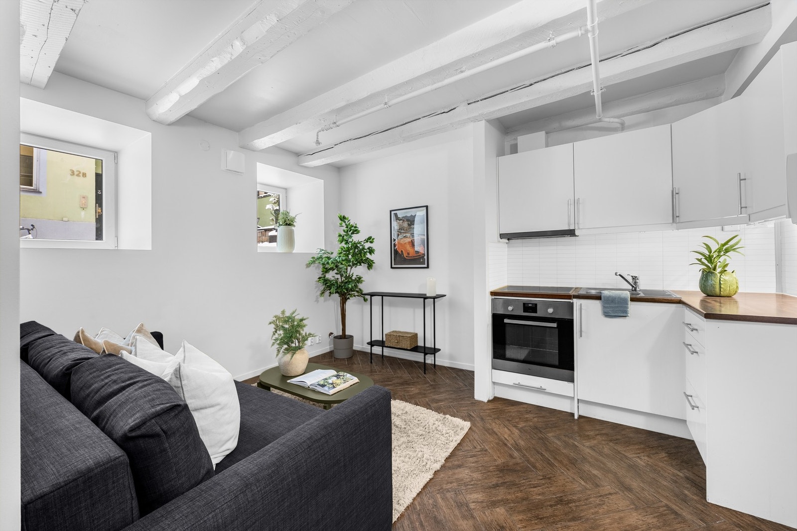 Leiligheten består av åpen stue- og kjøkkenløsning, baderom og soverom. Galleribilde