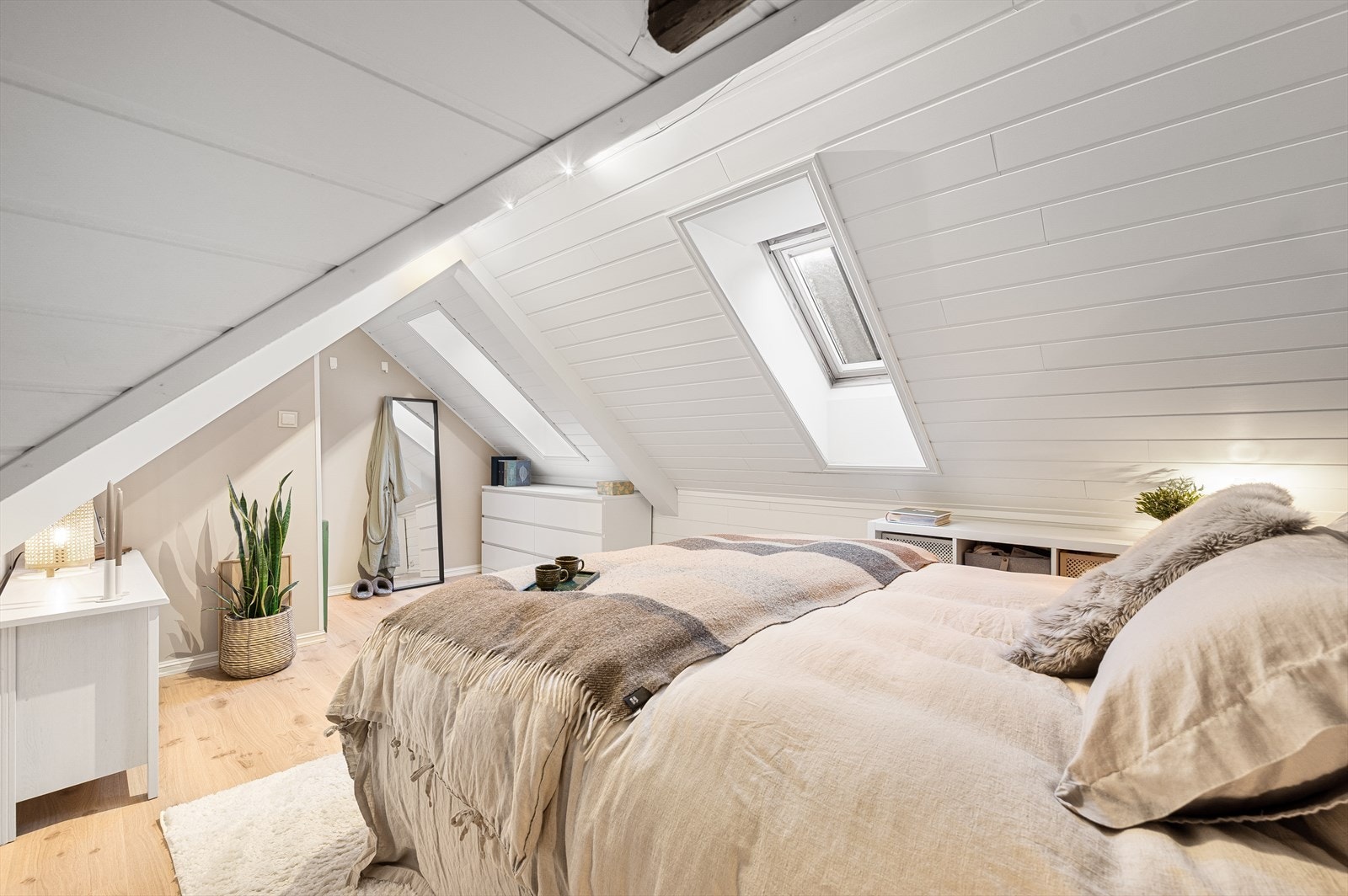 Loftet har et gulvareal på 15m og brukes i dag som soverom Galleribilde