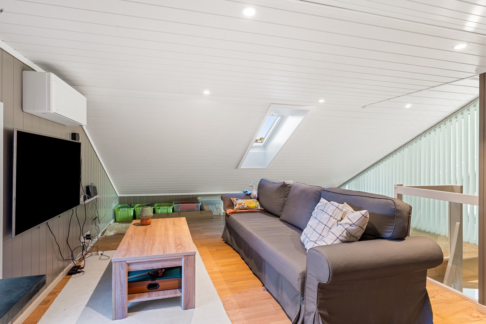 LEKEN HEMS: Her er det plass for TV, sofa og soveplass. Galleribilde