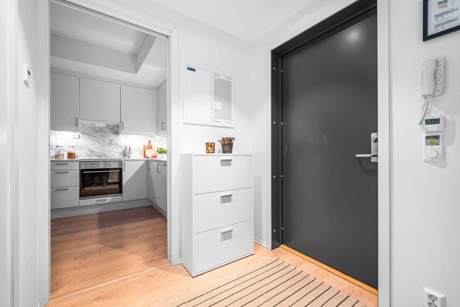 Entrèen er på 6 kvm. Galleribilde