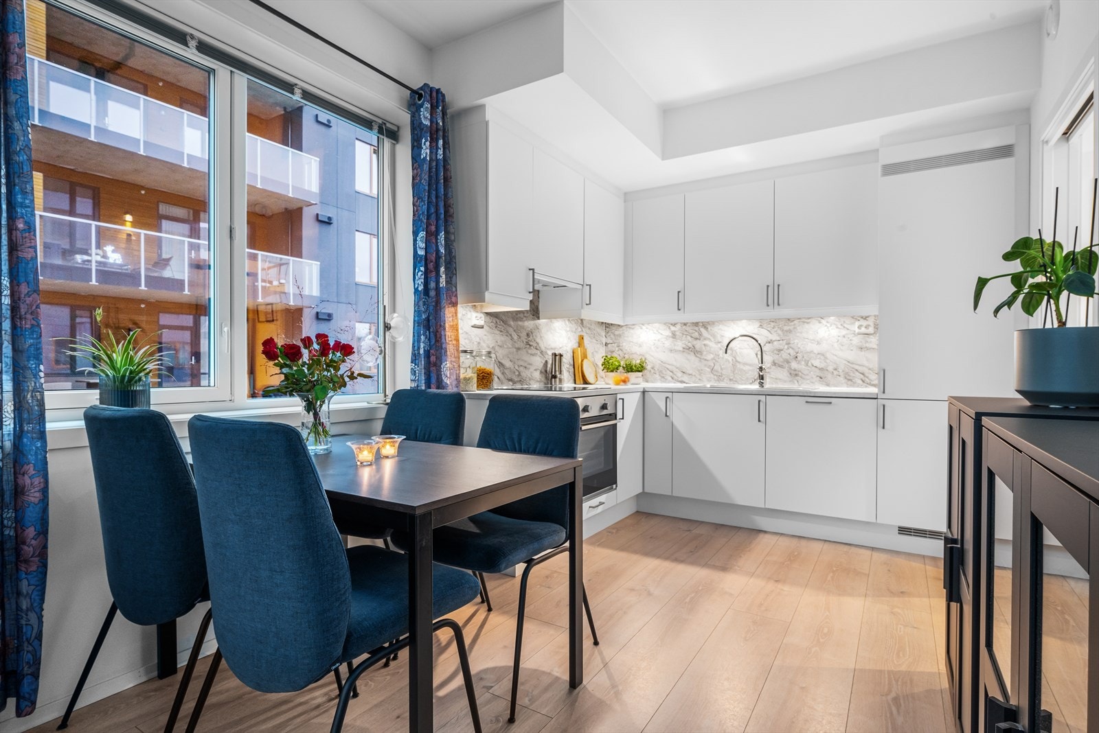 Leiligheten holder en gjennomgående god standard, med et tidløst design. Galleribilde