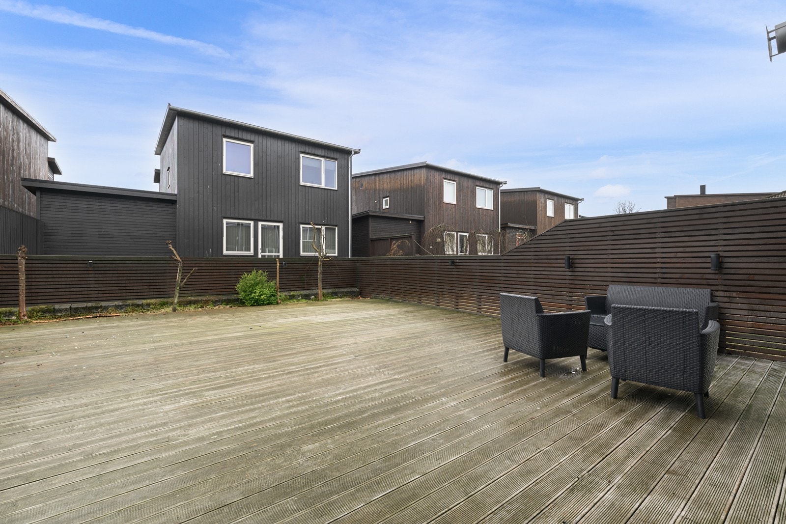 Romslig sørvendt uteområde Galleribilde