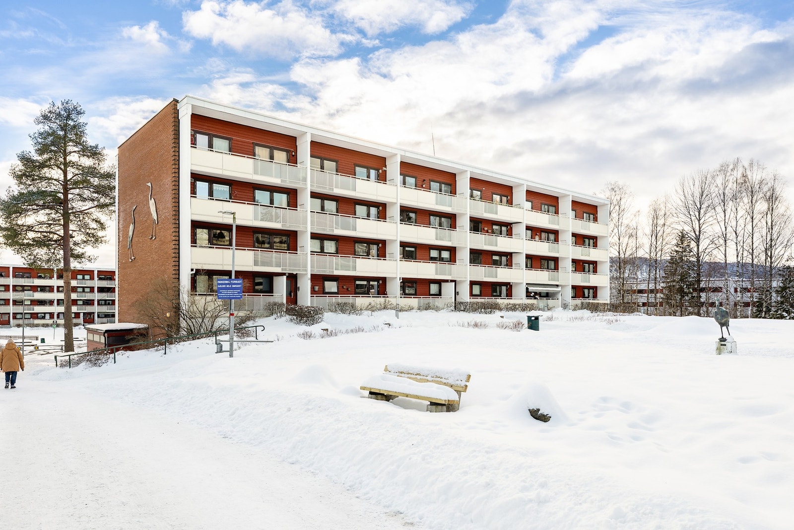 De flotte fellesarealene er utstyrt med forseggjorte lekeplasser og sosiale soner med benker Galleribilde