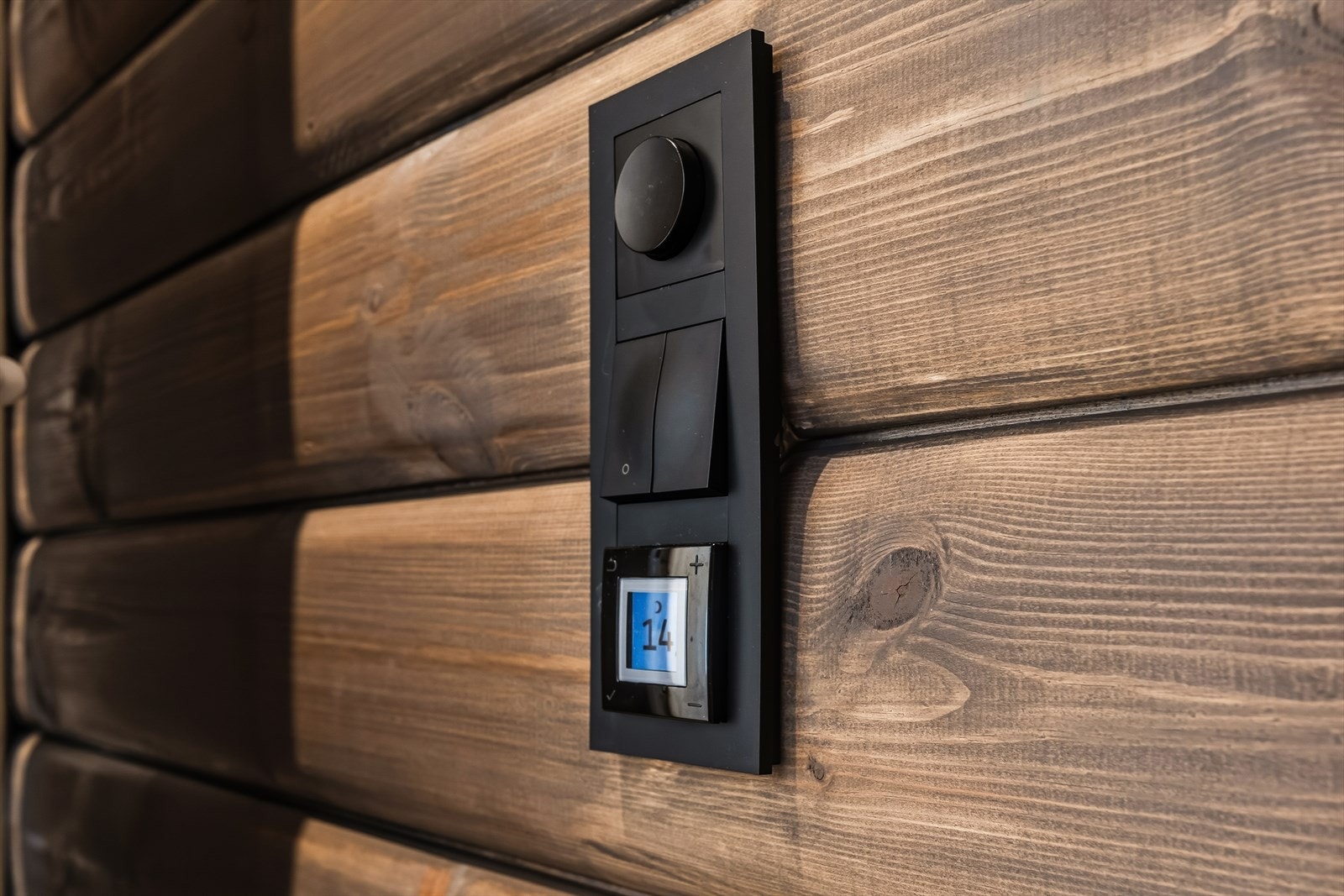 Det er varmekabler i gulv på begge bad, gang og begge utvendige boder. Galleribilde