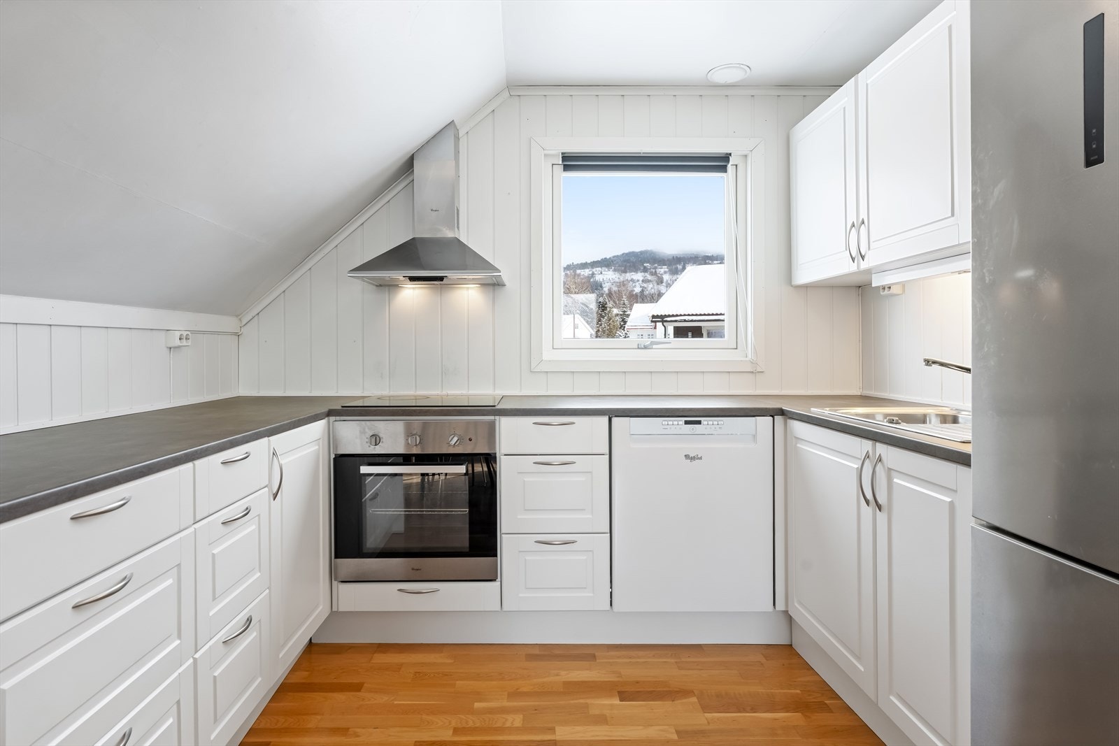 God skap- og benkeplass. Galleribilde