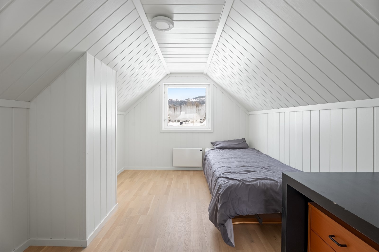 Soverom og stue på hems. Galleribilde