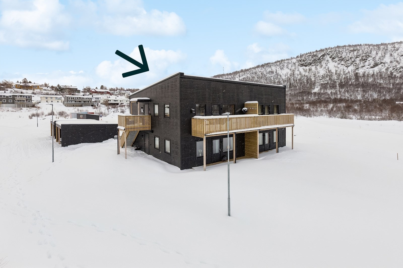 Velkommen til en særdeles flott 4-roms selveier med plassering i 2.etg. Galleribilde