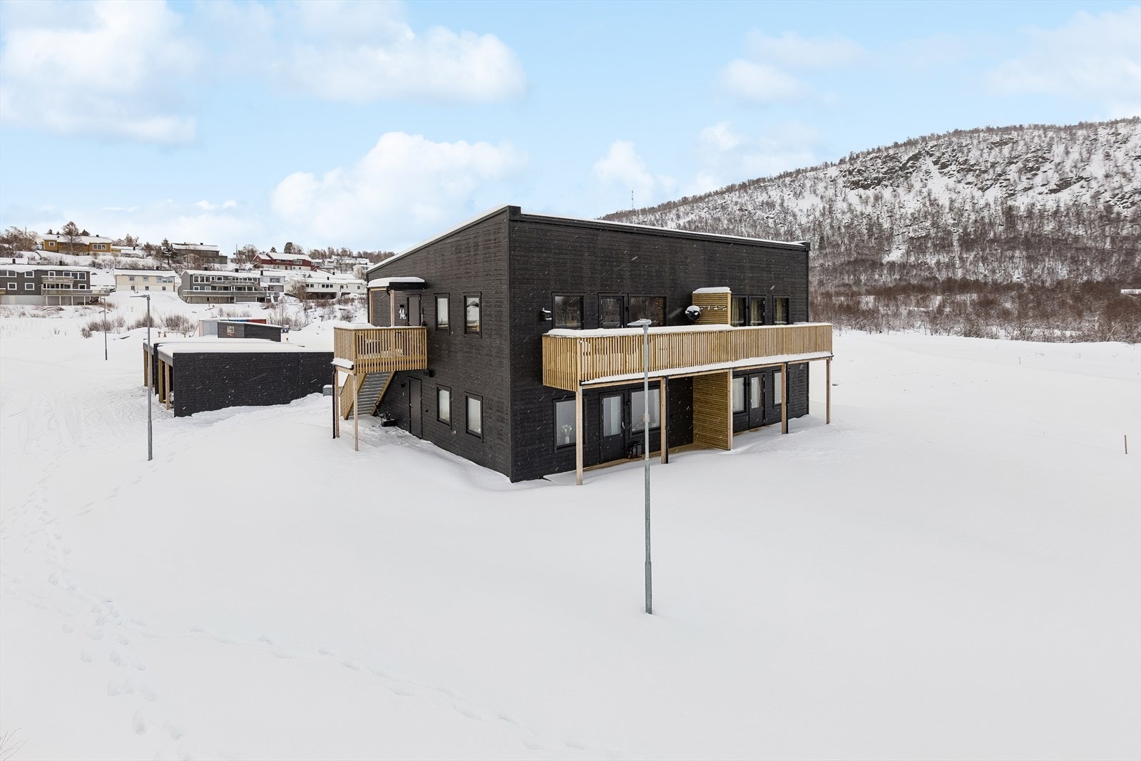 Enkel gangavstand til det meste Stokmarknes har å by på. Galleribilde