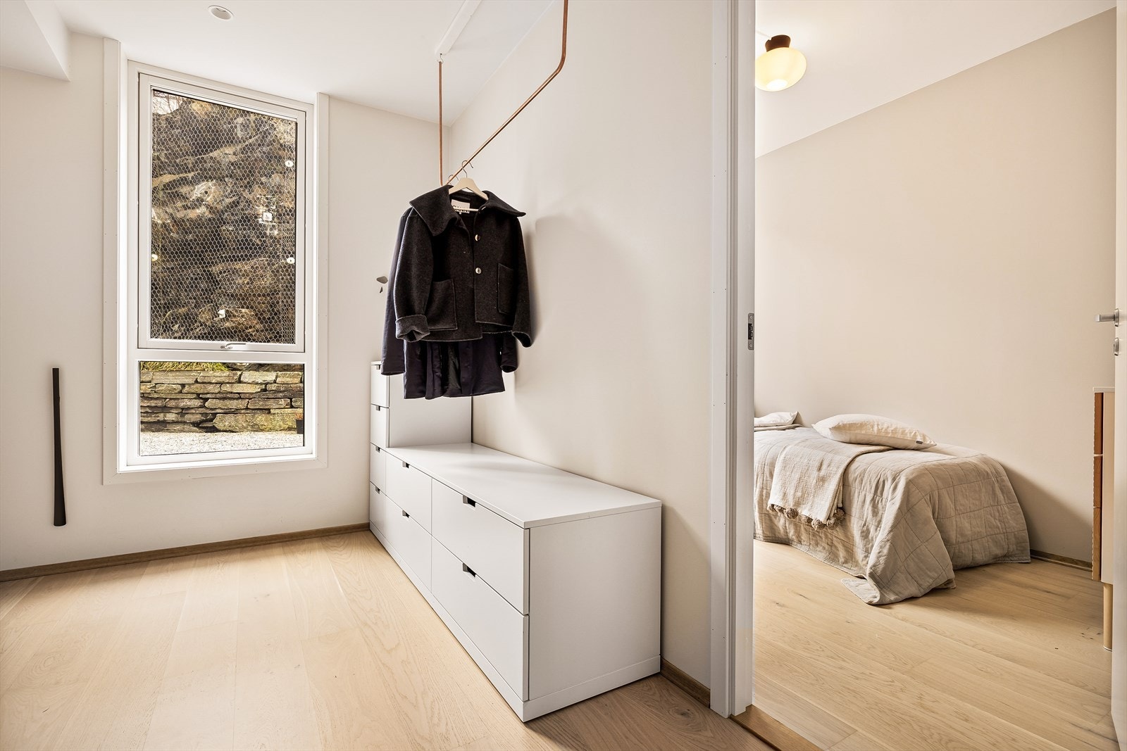 Soverom nr. 2 har tilkomst fra gangen. Galleribilde