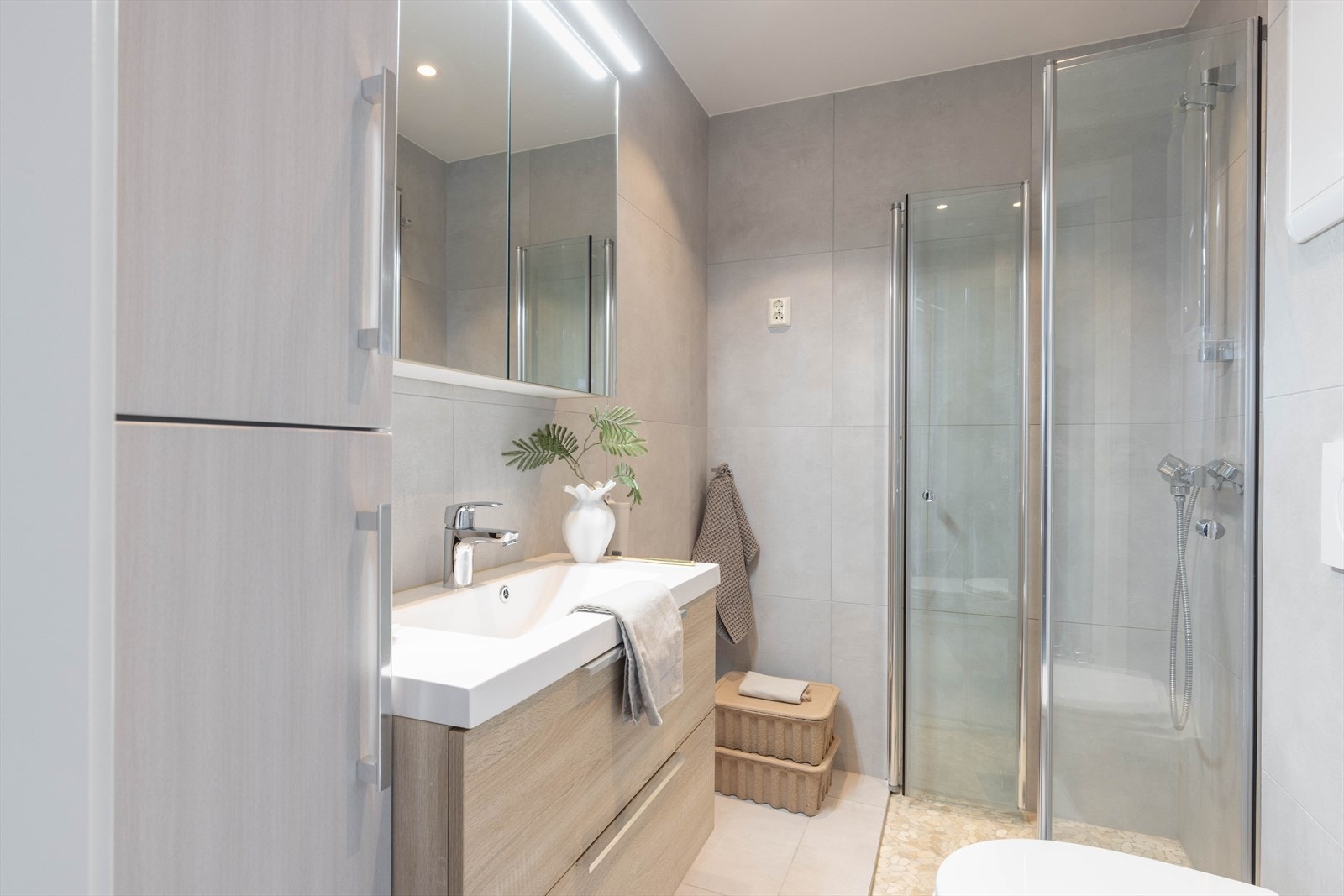 Det er opplegg for vaskemaskin og plass til tørketrommel. Galleribilde