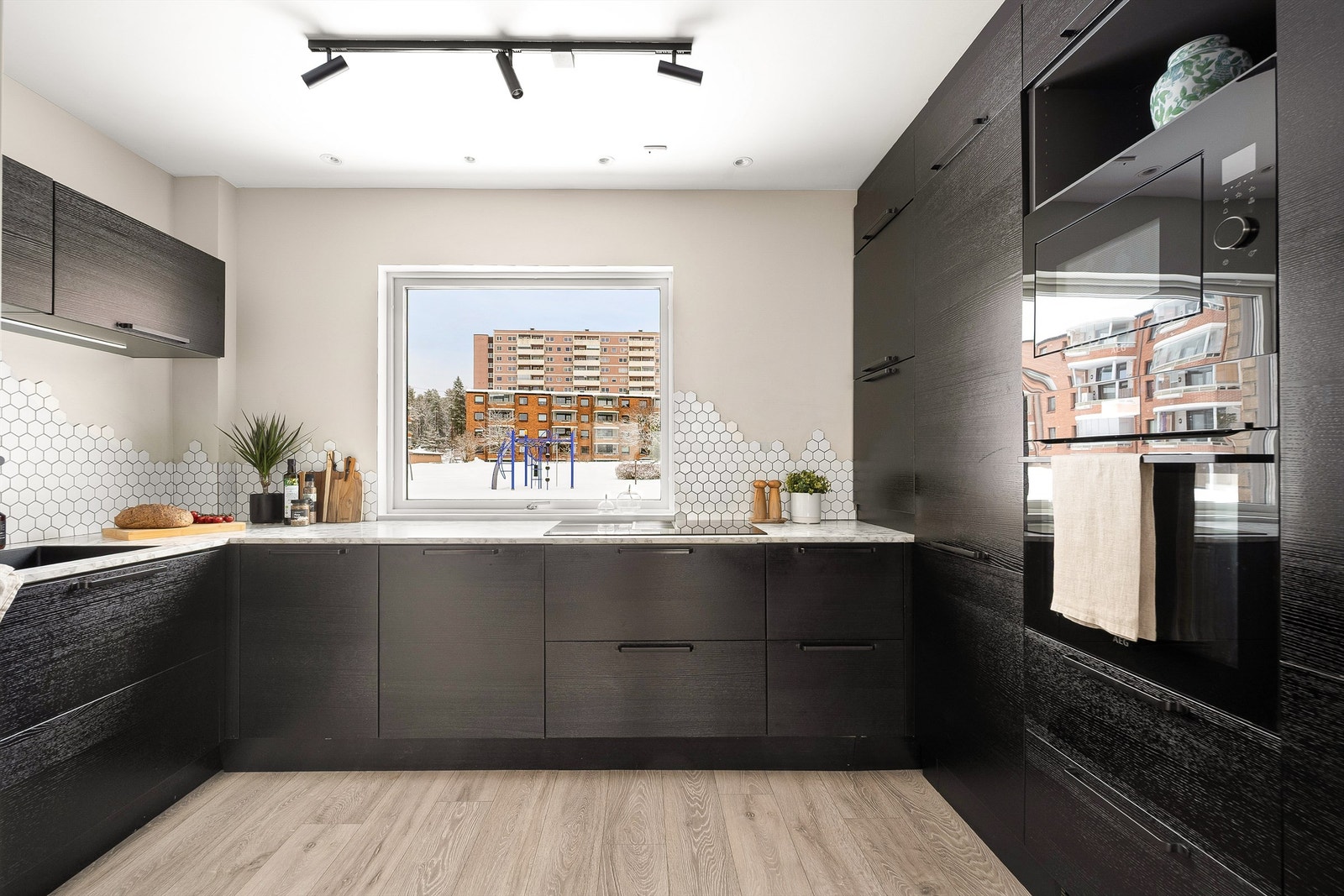 Alle hvitevarer er integrert/innebygd og medfølger handelen. Galleribilde